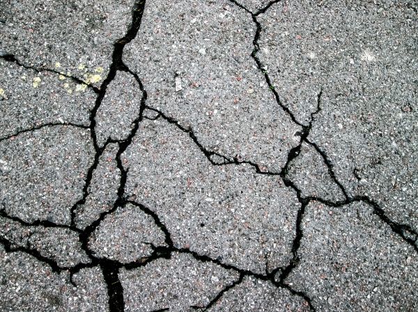 Driveway Crack Filling in West Des Moines