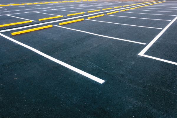 Asphalt Parking Lot Sealing in West Des Moines