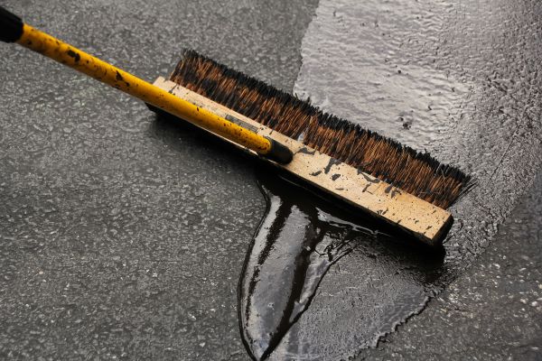 Asphalt Driveway Sealing in West Des Moines