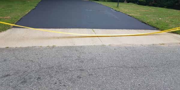Driveway Sealcoating in West Des Moines